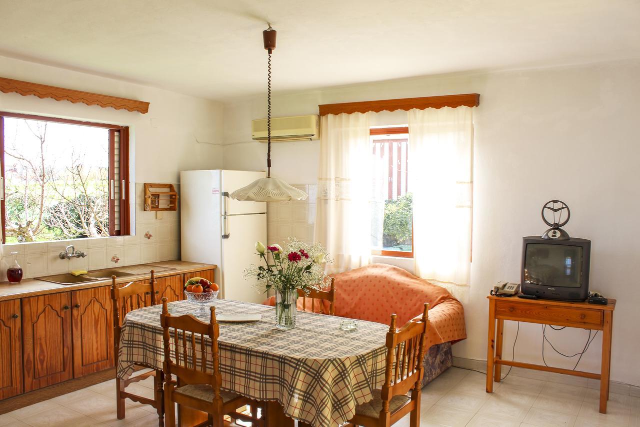 Pelagion II Sea Coral - Beachfront Holiday Home Κυψέλη Εξωτερικό φωτογραφία